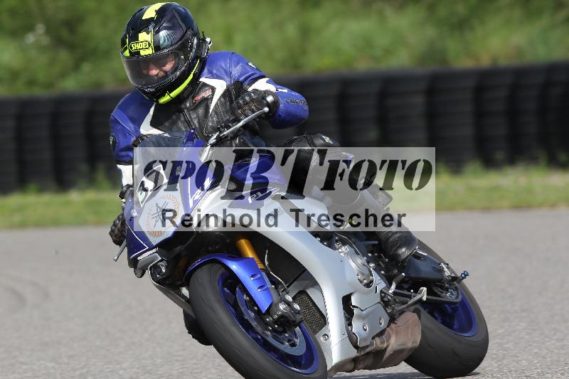 /Archiv-2025/10 23.04.2025 Cornu Master School ADR/gruen-vert/37